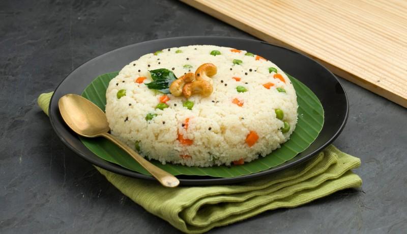 Upma - A fluffy, savory dish made with roasted semolina and vegetables. Variations: Vegetable Upma, Tomato Upma, Rava Upma. Why it’s healthy: High in fiber, low in calories, easy to make.